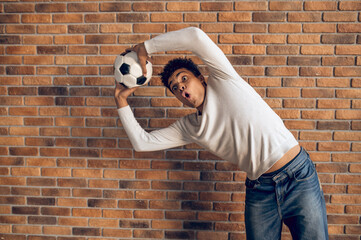 Football player doing a lateral ball throw