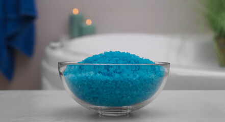 Obraz na płótnie Canvas Bowl with bath salt on table in bathroom, closeup