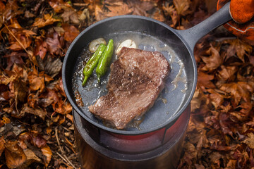 ステーキ　Bake beef steak outdoors, at a campsite