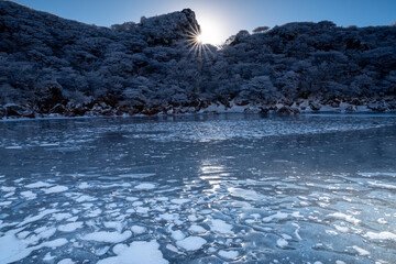 氷結の朝日