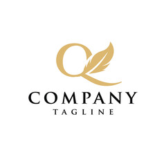 Obraz premium Q Letter initial feather design logo vector template