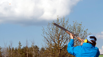 shooter takes lead before skeet shot