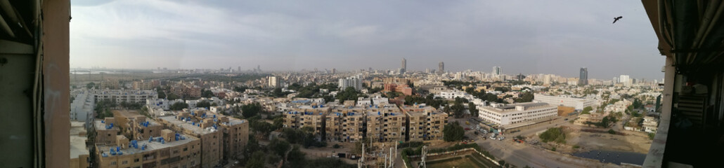 Obraz premium An aerial view of Karachi's most populated area.An aerial view of Karachi's most populated area.