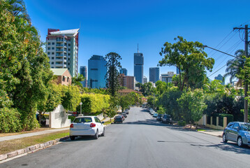 City street and parked cars near the city center on a sunny day - Brisbane, Queensland - obrazy, fototapety, plakaty