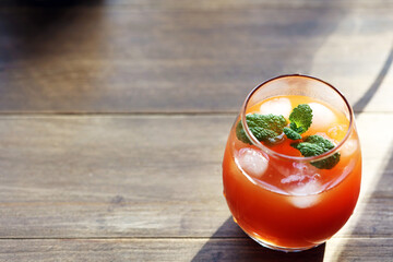 野菜ジュースとアップルティーのブレンド