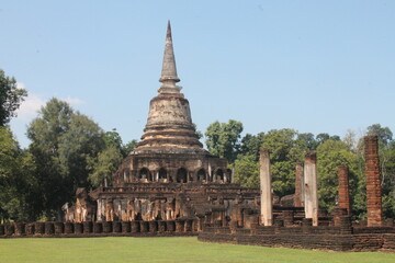 Fototapeta na wymiar wat pa kaw temple UNESCO Kamphaeng Phet