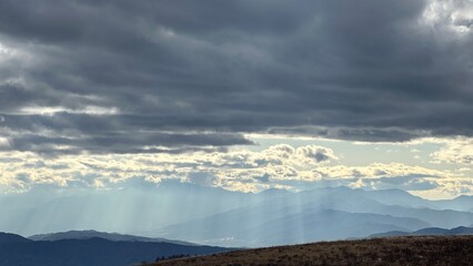 雲から漏れる光