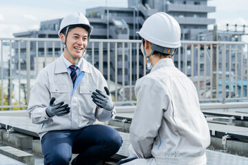 会話をする男女