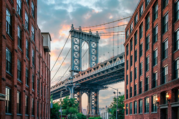 Obraz premium Manhattan Bridge viewed from the Brooklyn district in New York City