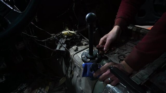 installation of a new tuned shifter for gear shifting in the car