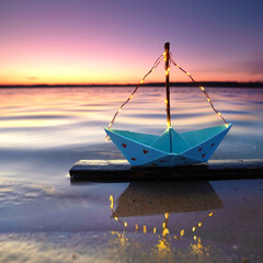 Boot am See im Sonnenuntergang