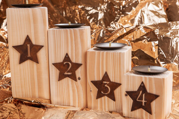 Advent candle holder with numbers 1, 2, 3 und 4. Golden background