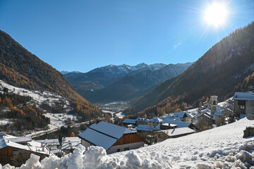 paese alta montagna inverno vallata 