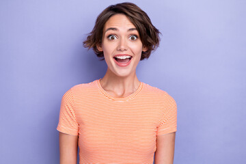 Obraz premium Closeup photo of young gorgeous lady wear pink striped t-shirt open mouth reaction unexpected reaction sale discount summer isolated on purple color backgroud