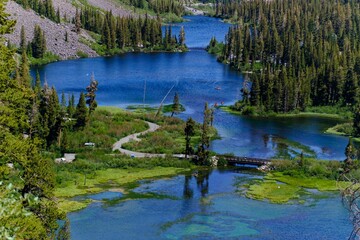 Beautiful view of twin lakes in Mammoth in California © Playful Fingers/Wirestock Creators
