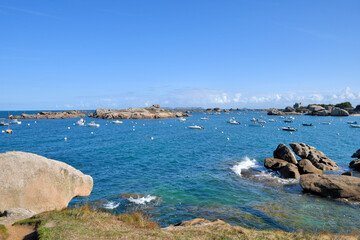Fototapeta premium Magnifique paysage à Trégastel sur la côte de granit rose en Bretagne - France