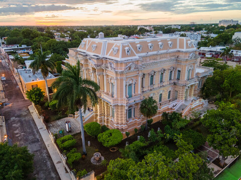 Museo de Antropolog&iacute;a e Historia / Palacio Cant&oacute;n de la ciudad de Merida