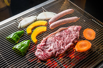 アウトドアでバーベキュー　Barbecue at the campsite 