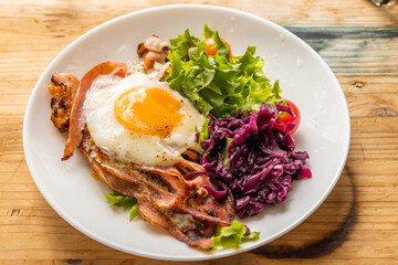 ベーコンエッグ　 Bacon and eggs and iron pan