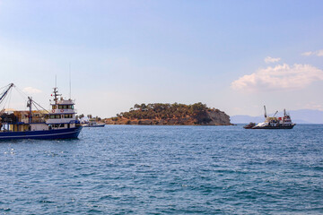 Obraz premium Kusadasi Harbour and Pigeon Island. Aegean coast of Turkey.