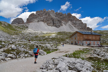 Wanderweg an der Lavaredohütte in den Dolomiten / Südtirol