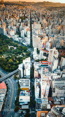 Fototapeta premium Belo Horizonte Centro Minas Gerais Cidade Capital Metrópole Brasil Brasileira Paisagem Urbana Estação Trem Uai Vias Ruas Avenidas Praça Edifício Prédio Grafite Arte Arquitetura Engenharia Viagem