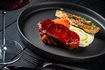 steak with grilled vegetables and red wine