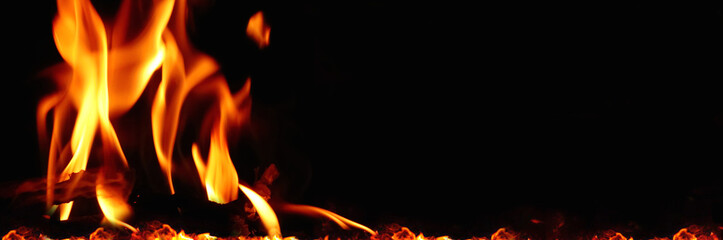 Orange red campfire flames with space for inscription.
Pomarańczowe czerwone płomienie ogniska z...