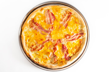Pizza Bacon y Cheddar aislada entera