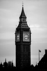 Vertical grayscale of Elisabeth tower (Big Ben Clock tower) in London, United Kingdom