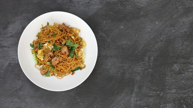 Serving Mee Goreng