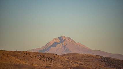 Fototapeta na wymiar view on the volcano over desert