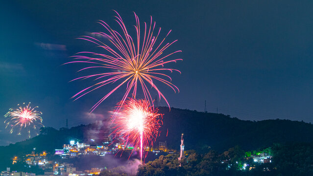 Images With New Year's, Réveillon, Fireworks Exploding In The Sky In Niterói, Rio De Janeiro, Brazil