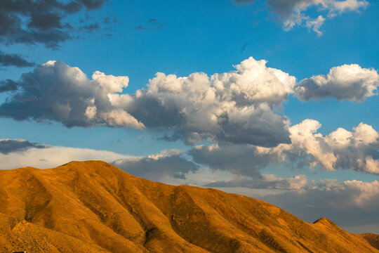 USA, Idaho, bellevue, Beautiful cumulus clouds over mountain