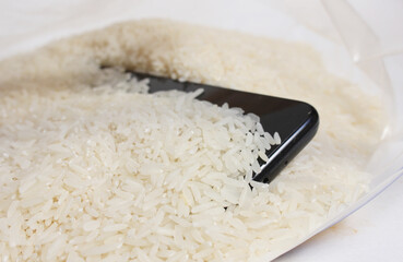 Smartphone in Bag of Rice to remove water