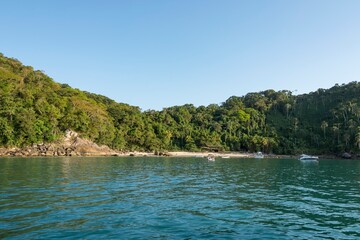 Obraz premium Beach in Scape of Islands. As Ilhas, natural paradise in the sea of São Sebastião, Brazil.