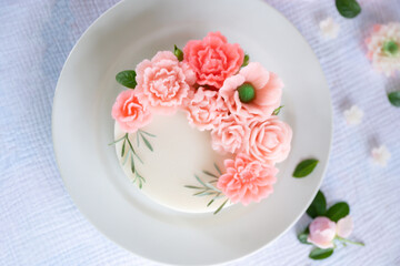 Beautiful flower shaped coconut milk jelly cake.
