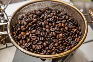 Fototapeta premium 自家焙煎のコーヒー Home-roasted coffee at campsites 