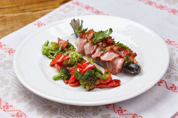 fish in the bacon with vegetables
