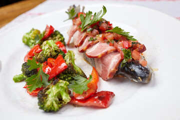 fish in the bacon with vegetables
