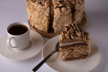 photo a piece of cake and a cup of coffee