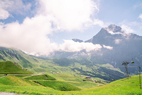 Grindelwald First im Berner Oberland in der Schweiz. Beeindruckendes Alpenpanorama in den Schweizer Bergen.
