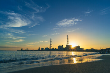 Naklejka premium 工場と夕景