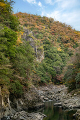 紅葉と渓谷の綺麗な秋の長門峡　山口県