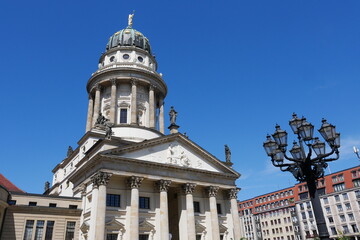 Fototapeta na wymiar Kirche am Gendarmenmarkt in Berlin