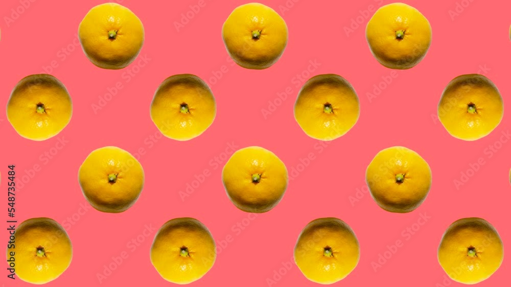 Poster orange mandarins in grid in seamless loop pattern on a coral background. exotic fruits in seamless l