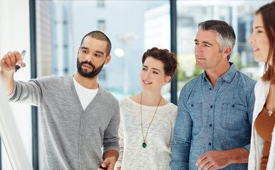 Obraz premium Business people, whiteboard planning and marketing team ideas, strategy and collaboration in advertising agency. Diversity, employees and brainstorming notes, workshop and vision for company goals