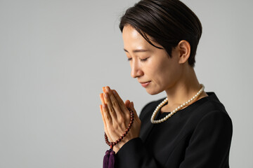 葬式・女性