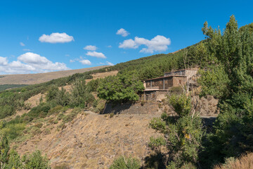 Fototapeta na wymiar A farmhouse on the slope of the Sierra Nevada