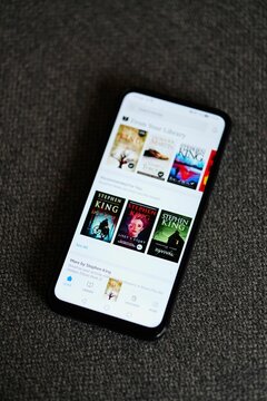 Amazon Kindle application with Stephen King ebook on a Huawei smartphone